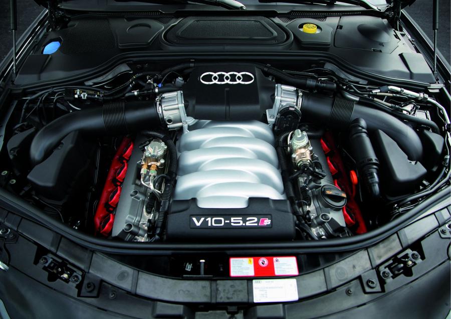 Моторный отсек Audi S8 (D3) 2008 года  (WW) (фото 6 из 15)